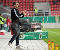 DFB Pokal - FC Ingolstadt 04 - Karlsruher SC - 2:0 - Trainer Michael Wiesinger feuert die Mannschaft an
