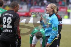 2.BL - FC Ingolstadt 04 - Greuther Fürth 0:0 - Ermahnung an Ahmed Akaichi durch Schiedsrichterin Bibiana Steinhaus