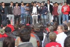 2.BL - FC Ingolstadt 04 - Saisonabschlußfeier 2012 am Audi Sportpark - die ganze Mannschaft auf der Bühne vor den Fans, Tomas Oral im Interview