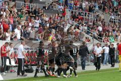 2.BL - FC Ingolstadt 04 - FC Energie Cottbus - 1:0 - Collin Quaner zieht ab und erzielt das 1:0 und damit den Siegtreffer Tor, Jubel auf der Spielerbank