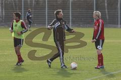 2. BL - FC Ingolstadt 04 - Training - Neuzugang Leon Jessen und links neuer Co-Trainer Michael Henke