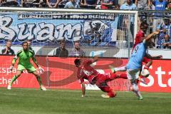 2. BL - 1860 München - FC Ingolstadt 04 - 1:0 - Alfredo Morales (6) rettet den Ball. hinten Torwart Ramazan Özcan (1)