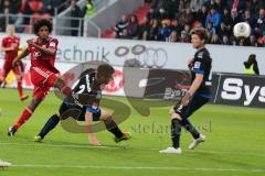2. BL - Saison 2013/2014 - FC Ingolstadt 04 - SC Paderborn - Caiuby Francisco da Silva (31) zieht ab, leider drüber