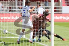 2. BL - FC Ingolstadt 04 - Karlsruher SC - 0:2 - Caiuby Francisco da Silva (31) gegen Torwart Dirk Orlishausen, Tor wird nicht gegeben