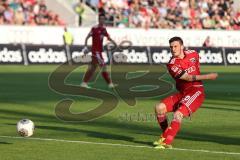 2. BL - FC Ingolstadt 04 - 1. FC Köln - 2014 - Pascal Groß (20) zielt aufs Tor, drüber