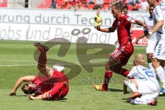 2. BL - FC Ingolstadt 04 - Karlsruher SC - 0:2 - Karl-Heinz Lappe (25) wird gefoult, Christian Eigler (18) schnappt sich den Ball