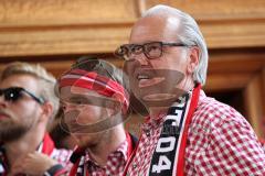 FC Ingolstadt 04 - Meisterfeier - Bundesliga Aufstieg - voller Rathausplatz - Stimmung - Fans - Historischer Sitzungssaal, Eintrag ins Goldene Buch - Vorsitzender des Vorstandes Peter Jackwerth (FCI)
