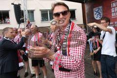 FC Ingolstadt 04 - Meisterfeier - Bundesliga Aufstieg - voller Rathausplatz - Stimmung - Fans - Verleihung Goldene Medaille der Stadt - Cheftrainer Ralph Hasenhüttl (FCI)