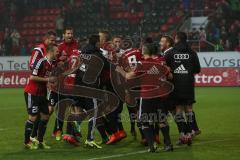 2. Bundesliga - FC Ingolstadt 04 - VfR AAlen - 4:1 - Team kniet vor den fans Jubel Sieg Freude Spass Tanz Humba
