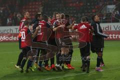 2. Bundesliga - FC Ingolstadt 04 - VfR AAlen - 4:1 - Team kniet vor den fans Jubel Sieg Freude Spass
