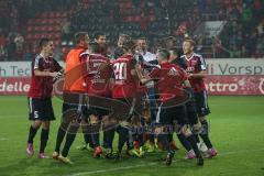 2. Bundesliga - FC Ingolstadt 04 - VfR AAlen - 4:1 - Team kniet vor den fans Jubel Sieg Freude Spass Tanz Humba