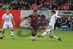 2. BL - FC Ingolstadt 04 - 1. FC Kaiserslautern - Alfredo Morales (6) wird von rechts Markus Karl (FCK) gestört