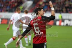 2. BL - FC Ingolstadt 04 - 1. FC Kaiserslautern - Alfredo Morales (6) fordert die Fans auf