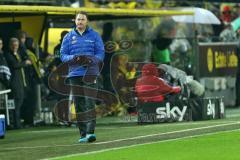 1. Bundesliga - Fußball - Borussia Dortmund - FC Ingolstadt 04 - nach dem 2:0 Cheftrainer Ralph Hasenhüttl (FCI) läuft auf und ab