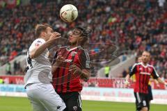 1. Bundesliga - Fußball - FC Ingolstadt 04 - Borussia Mönchengladbach - Tony Jantschke (Gladbach 24) und Darío Lezcano (37, FCI) Kampf um den Ball