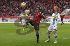 1. Bundesliga - Fußball - FC Ingolstadt 04 - Borussia Mönchengladbach - Darío Lezcano (37, FCI) stoppt den Ball Oscar Wendt (Gladbach 17)
