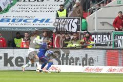 1. Bundesliga - Fußball - FC Ingolstadt 04 - Borussia Mönchengladbach - Torwart Ramazan Özcan (1, FCI) läuft aus dem Tor und verteidigt gegen Thorgan Hazard (Gladbach 10)