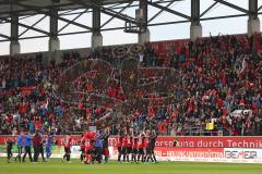 1. Bundesliga - Fußball - FC Ingolstadt 04 - Borussia Mönchengladbach - Sieg Spiel ist aus Fans Jubel mit der Mannschaft