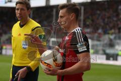 1. BL - Saison 2015/2016 - FC Ingolstadt 04 - Borussia Mönchengladbach - Robert Bauer (#23 FC Ingolstadt 04) beim Einwurf - Foto: Meyer Jürgen