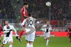 1. Bundesliga - Fußball - FC Ingolstadt 04 - SC Freiburg - am höchsten Mathew Leckie (7, FCI) Kopfball