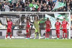 1. Bundesliga - Fußball - VfL Wolfsburg - FC Ingolstadt 04 - Freitsoß Torwart Örjan Haskjard Nyland (1, FCI) weist ein