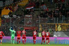 1. Bundesliga - Fußball - SV Darmstadt 98 - FC Ingolstadt 04 - Spiel ist aus erster Saisonsieg für den FCI, die FCI Fans feiern ihr Team