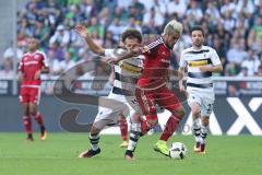 1. Bundesliga - Fußball - Borussia Mönchengladbach - FC Ingolstadt 04 - 2:0 - Zweikampf Fabian Johnson (#19 Borussia) und Darío Lezcano (11, FCI)