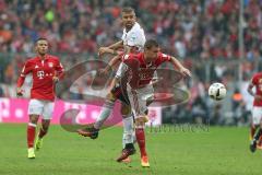 1. Bundesliga - Fußball - FC Bayern - FC Ingolstadt 04 - Lukas Hinterseer (16, FCI) Joshua Kimmich (32 Bayern)