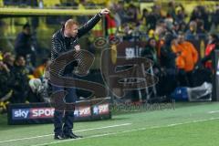1. Bundesliga - Fußball - Borussia Dortmund - FC Ingolstadt 04 - 1:0 - Cheftrainer Maik Walpurgis (FCI) gestikuliert wild ins Spielfeld zur Mannschaft