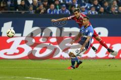 1. Bundesliga - Fußball - FC Schalke 04 - FC Ingolstadt 04 - #fc110zeiht ab, vorne Dennis Aogo (15 Schalke)