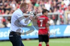 1. Bundesliga - Fußball - SC Freiburg - FC Ingolstadt 04 - Cheftrainer Maik Walpurgis (FCI) gibt Anweisungen am Spielfeldrand