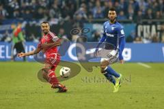 1. Bundesliga - Fußball - FC Schalke 04 - FC Ingolstadt 04 - Marvin Matip (34, FCI) Eric Maxim Choupo-Moting (13 Schalke)