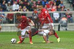 1. Bundesliga - Fußball - FC Bayern - FC Ingolstadt 04 - Joshua Kimmich (32 Bayern) stoppt Stefan Lex (14, FCI), hinten Thiago (6 Bayern)