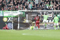 1. Bundesliga - Fußball - VfL Wolfsburg - FC Ingolstadt 04 - Mario Gomez (33 Wolfsburg) trifft zum 3:0, Torwart Örjan Haskjard Nyland (1, FCI) machtlos