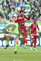 1. Bundesliga - Fußball - VfL Wolfsburg - FC Ingolstadt 04 - Kopfballduell Almog Cohen (36, FCI) Mario Gomez (33 Wolfsburg)