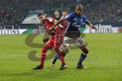 1. Bundesliga - Fußball - FC Schalke 04 - FC Ingolstadt 04 - Zweikampf Pascal Groß (10, FCI) Naldo (29 Schalke)