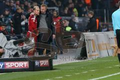 1. Bundesliga - Fußball - Bayer Leverkusen - FC Ingolstadt 04 - Cheftrainer Maik Walpurgis (FCI) wechselt Tobias Levels (28, FCI) ein