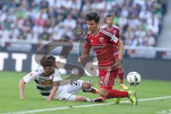 1. Bundesliga - Fußball - Borussia Mönchengladbach - FC Ingolstadt 04 - 2:0 - am Boden Julian Korb (#27 Borussia) holt Alfredo Morales (6, FCI)  von den Beinen