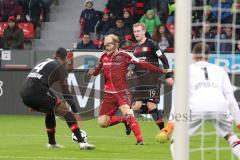 1. Bundesliga - Fußball - Bayer Leverkusen - FC Ingolstadt 04 - Tobias Levels (28, FCI) Jonathan Tah (Leverkusen 4) Julian Brandt (Leverkusen 19) Torwart Bernd Leno (Leverkusen 1)