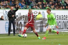 1. Bundesliga - Fußball - VfL Wolfsburg - FC Ingolstadt 04 - Florent Hadergjonaj (33, FCI) Maximilian Arnold (27 Wolfsburg)