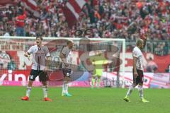 1. Bundesliga - Fußball - FC Bayern - FC Ingolstadt 04 - Pascal Groß (10, FCI) und Darío Lezcano (11, FCI) schimpft zu Schiedsrichter