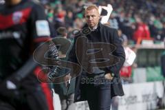 1. Bundesliga - Fußball - Werder Bremen - FC Ingolstadt 04 - Cheftrainer Maik Walpurgis (FCI) geht in die Kabine, konzentriert