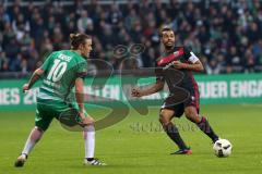 1. Bundesliga - Fußball - Werder Bremen - FC Ingolstadt 04 - Max Kruse (10 Bremen) und rechts Marvin Matip (34, FCI)