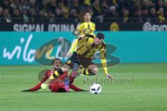 1. Bundesliga - Fußball - Borussia Dortmund - FC Ingolstadt 04 - Almog Cohen (36, FCI) Gonzalo Castro (BVB 27)