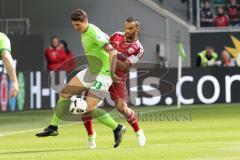 1. Bundesliga - Fußball - VfL Wolfsburg - FC Ingolstadt 04 - Zweikampf Marvin Matip (34, FCI) Mario Gomez (33 Wolfsburg)
