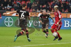 1. Bundesliga - Fußball - Bayer Leverkusen - FC Ingolstadt 04 - gefährlich vor dem Tor Almog Cohen (36, FCI) mit Aleksandar Dragovic (Leverkusen 6) Kevin Kampl (Leverkusen 44)