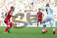 1. Bundesliga - Fußball - Borussia Mönchengladbach - FC Ingolstadt 04 - 2:0 - Tobias Levels (28, FCI) Oscar Wendt (#17 Borussia)