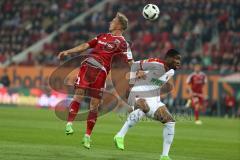 1. Bundesliga - Fußball - FC Augsburg - FC Ingolstadt 04 - Sonny Kittel (21, FCI) Kevin Danso (FCA 38)