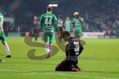 1. Bundesliga - Fußball - Werder Bremen - FC Ingolstadt 04 - am Boden Almog Cohen (36, FCI)