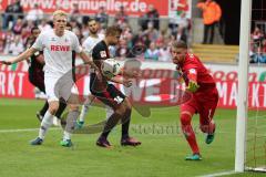 1. Bundesliga - Fußball - 1. FC Köln - FC Ingolstadt 04 - Torwart Timo Horn (1 Köln) hat die Situation im Griff, mitte Lukas Hinterseer (16, FCI) kommt zu spät